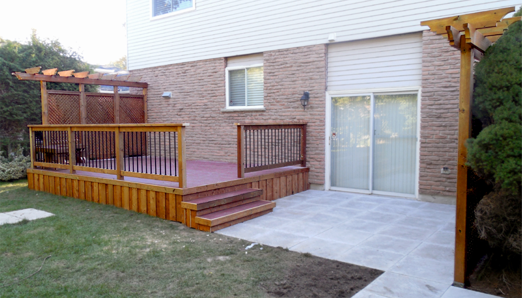 Gossen Vinyl Deck with Curved Bench
